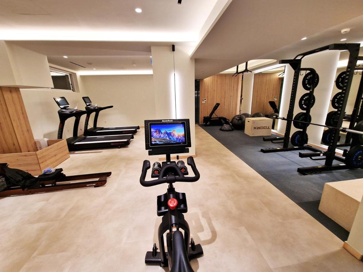 Tsamis Zante Suites (Adults Only) Psarou  Eksteriør bilde Peloton Bike in a gym