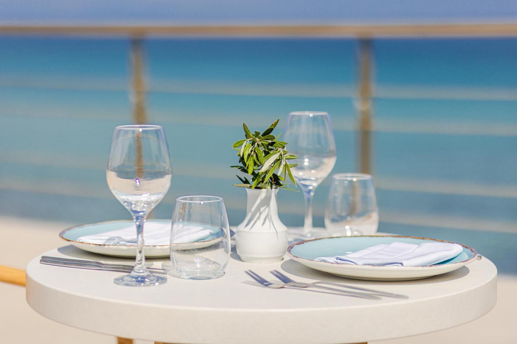 Tsamis Zante Suites (Adults Only) Psarou  Eksteriør bilde A table set for fine dining