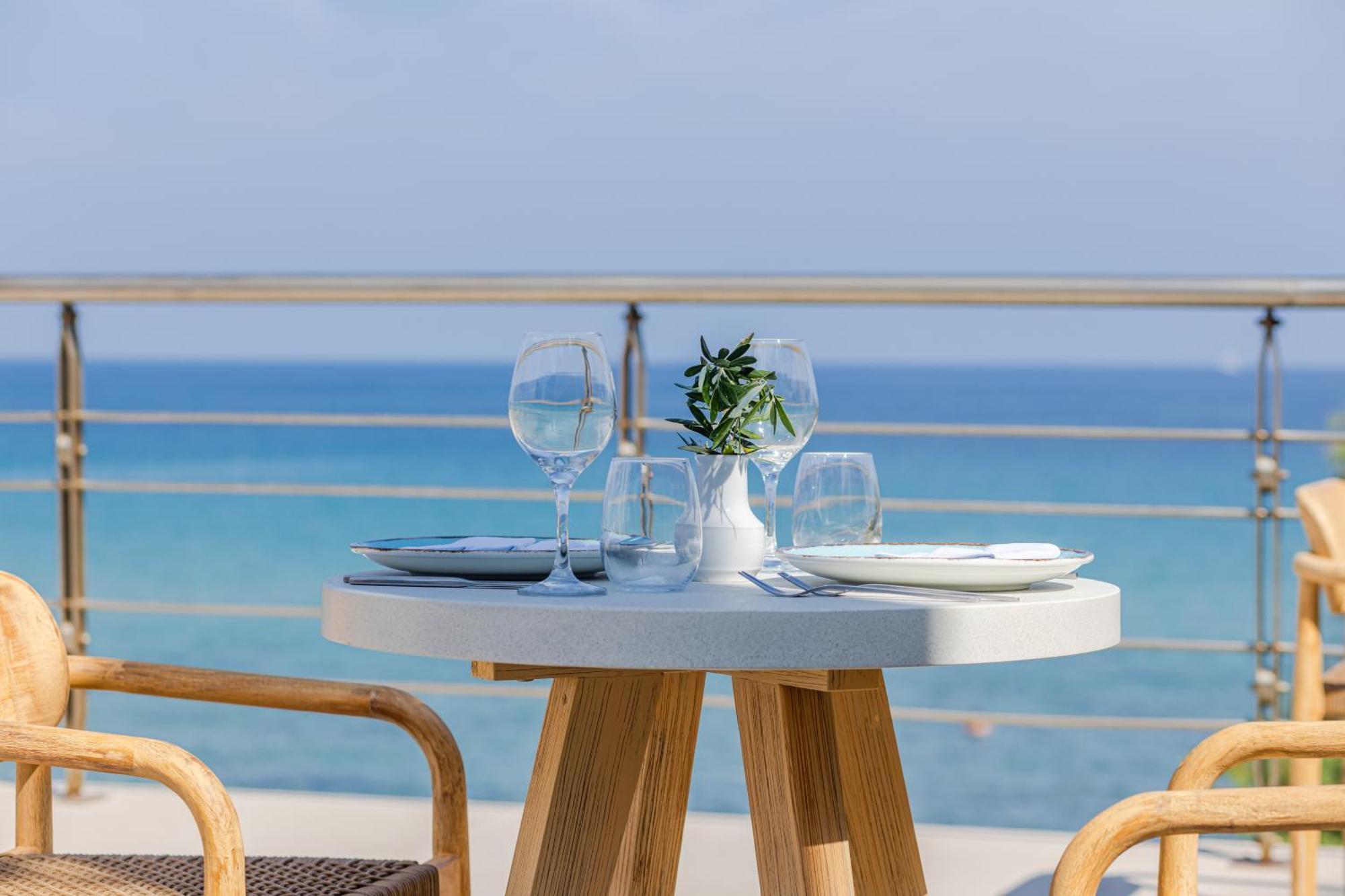 Tsamis Zante Suites (Adults Only) Psarou  Eksteriør bilde A table set for fine dining